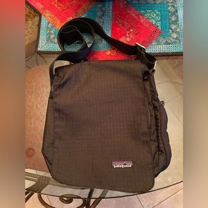 Patagonia crossbody bag, black.